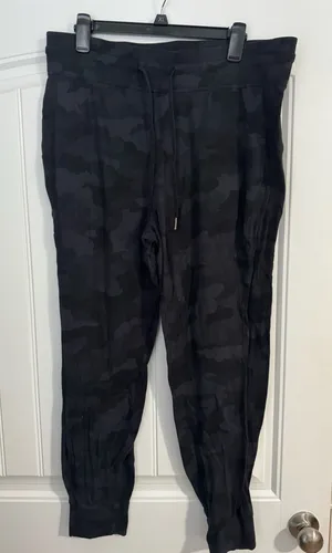 Lululemon Joggers thumbnail 1