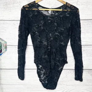 Victoria’s Secret Sheer Black Floral Lace Long Sleeve Bodysuit Size Medium thumbnail 9