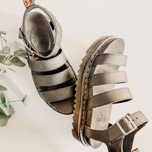 Dr. Martens Blaire Hydro Leather Strap Sandals in Black. Size 9 thumbnail 1