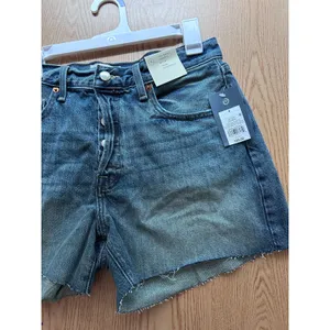 Universal Threads New Womens 90's Baggy Jean Shorts 4” Inseam Mid Rise Size 8 thumbnail 2