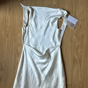 Third Form Satin Bias Cowl Back Maxi Dress White Size 2 thumbnail 6