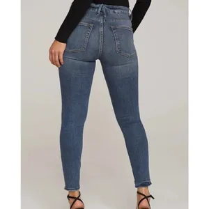 Good American Good Legs Crop Jeans thumbnail 3