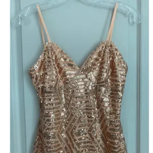 Guess Los Angeles Rose‎ Gold Sequin Geometric Bodycon Mini Dress Small V-Neck thumbnail 10