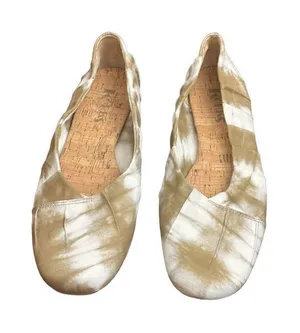 Korks Women’s Size 10 Palmer Khaki White Tie Dye Square Toe Ruched Ballet Flat thumbnail 1