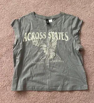 H&M Divided Muscle Tee thumbnail 1