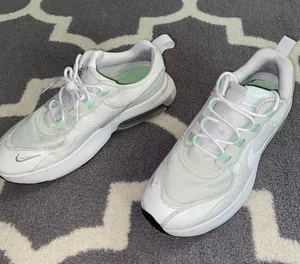 Nike Women’s Air Max Verona thumbnail 1