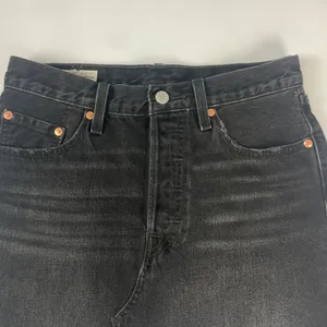 Levi's Deconstructed Mini Skirt Faded Black Frayed Raw Hem Size‎ 26 Women Denim thumbnail 6