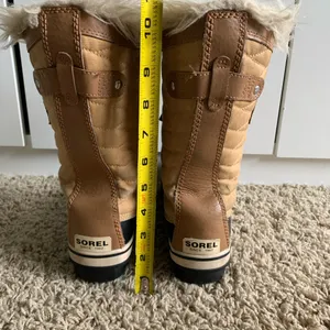 Tofino II faux fur lined women’s size 6 waterproof winter snow boots thumbnail 2