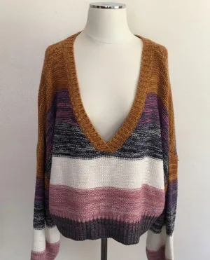 Storia Adorable /gorgeous sweater/bell sleeves thumbnail 4