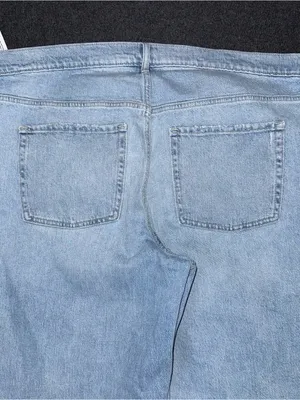 NEW Old Navy Mid Rise Slouchy Wide Leg Jeans Light Wash Baggy Button Fly Sz 18 thumbnail 5