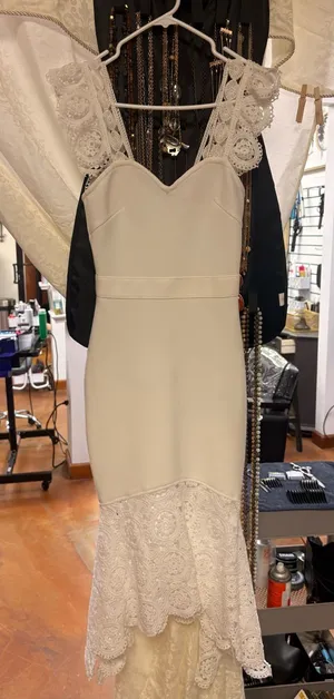 Elliatt Ivory Lace-Trim Midi Dress thumbnail 1