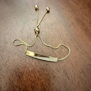Cinching Gold Bar Bracelet thumbnail 4