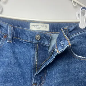 Abercrombie & Fitch Blue The '90s Straight Mid Rise Jeans Size 32/14S Curve Love thumbnail 6