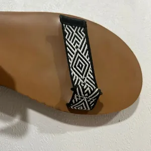 Madewell Black & White Geometric Strap Sandals Size 8.5 Boho Tribal Flat Sandals thumbnail 7