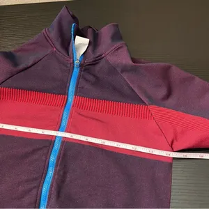 Fabletics Tory‎ Cropped Seamless Jacket in Deep Navy / Haute Red / Lake Small thumbnail 9
