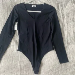 Aritzia Babaton Contour Fixture Black Noir Bodysuit Size M NWT thumbnail 1
