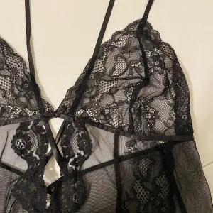EUC | Women’s lace lingerie‎ top — under bust 34.5” thumbnail 5