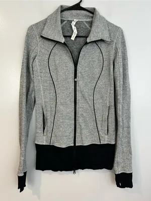 Lululemon Nice Asana Heathered Heringbone Grey Mock Neck Zip Up Jacket Size 6 thumbnail 3