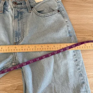 Abercrombie & Fitch 26 NEW Baggy Low Rise Jeans Light Wash Distressed Knee thumbnail 7