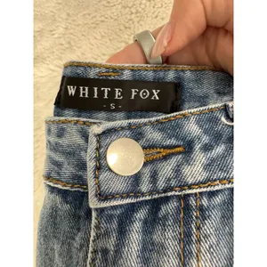 White Fox Boutique Jeans Size S Light Wash Straight Leg Denim thumbnail 2