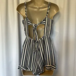 Women’s American Eagle 🦅 Outfitters Nautical Striped Open Back Romper Sz Medium thumbnail 5