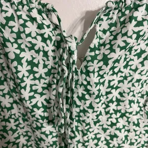 Le Lis Floral Print Tie-Front‎ Mini Dress Green & White Women's Size Large thumbnail 3