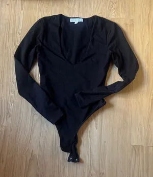 Chic Black Long Sleeve Bodysuit Size XS thumbnail 1