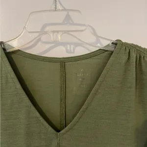 ❤️Freely Olive Green V thumbnail 4