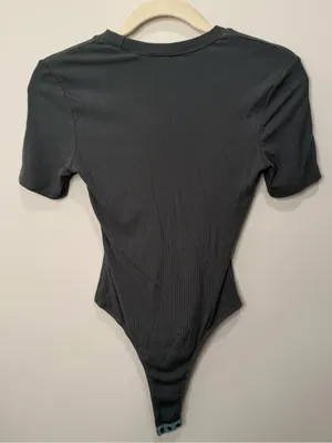 White Fox Green Charcoal Ribbed Short Sleeve Bodysuit Womens Size Small thumbnail 3