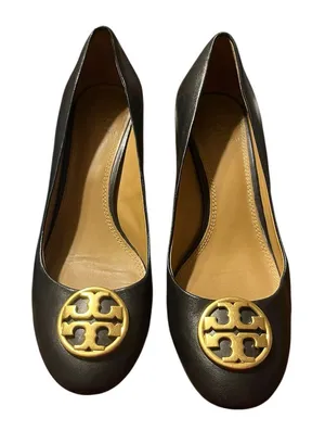 ✨ Tory Burch Black Leather Wedges – Size 7.5 – Gold Logo ✨ thumbnail 1