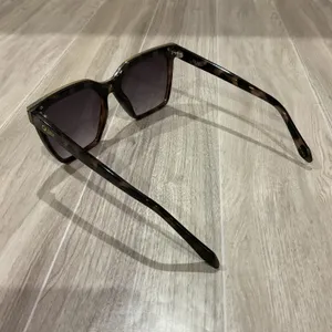 Quay Australia Level‎ Up Sunglasses Tortoise Gold Square Oversized Frame thumbnail 3