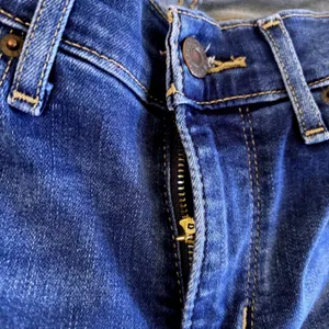 Women's‎ Levi's Jeans Curvy Medium Wash Denim 28x29 Capsule Wardrobe US Size 6 thumbnail 8
