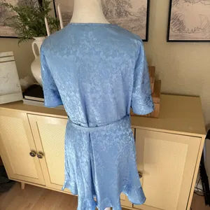 SHOW ME YOUR MUMU Blue Evelyn Mini Wrap Dress‎ In Blue Ruffle Size L NWT thumbnail 4