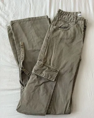ZARA Mid-Rise TRF Cargo Jeans thumbnail 1