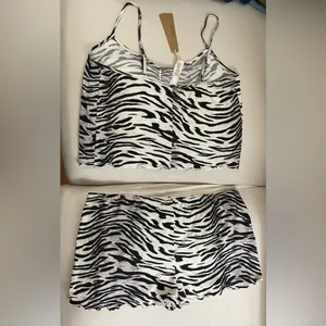 SKIMS NWT Sleep Cami Set Black and White Snow Tiger Print Pajama Set Size L thumbnail 8