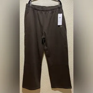 Alo Yoga NWT Accolade Straight Leg Sweatpants in Expresso Color Size XL thumbnail 5