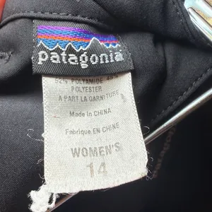 Patagonia Womens Hiking Pants Black Size 14 Straight Leg‎ Outdoor Trail Trousers thumbnail 2
