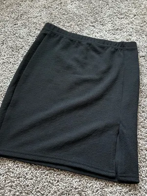 PrettyLittleThing Black Mini Skirt thumbnail 2