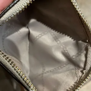 Michael Kors Beige leather Wallet Zippered Pockets Card Slots thumbnail 4