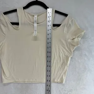 Lululemon Cut‎ Out Shoulder Crop Top Athletic Shirt Activewear Size 8 thumbnail 5