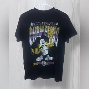 NBA X JUNKFOOD Women’s 2020 Disney Lakers Mickey Mouse Graphic Tee thumbnail 2