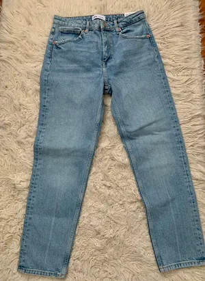 High Rise Jeans thumbnail 1