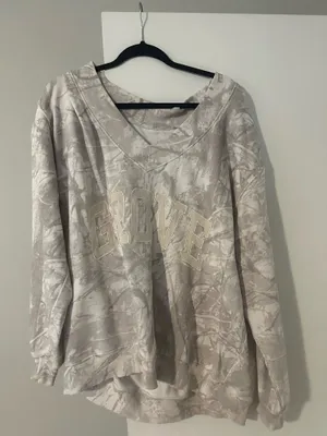 These Three Boutique Grove the Brand Camo V-neck thumbnail 2