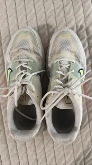 Women’s Nike Flywire Shoes thumbnail 5