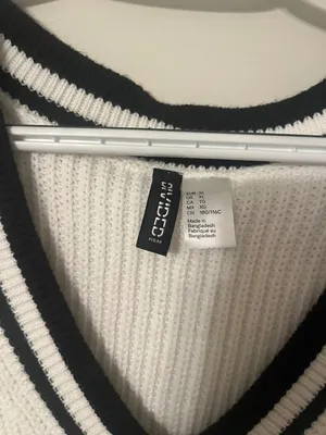 H&M V Neck Sweater Shirt thumbnail 2