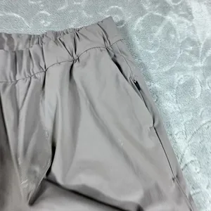 Vuori Miles Ankle Pants Women XS Chia Brown Tapered Joggers Zip Pocket Travel thumbnail 6