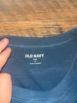 Old navy shirt  thumbnail 2