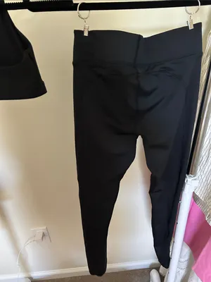 Under Armour Black Strappy Sports Bra and High-Waist Leggings Set thumbnail 8