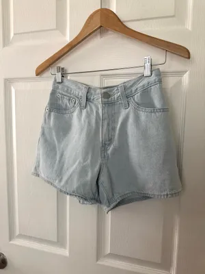 Levi’s 80s Mom Shorts thumbnail 6