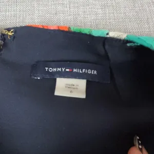 Tommy Hilfiger Dress Womens 6 Floral Fit Flare Sleeveless Knee Length Tropical thumbnail 2